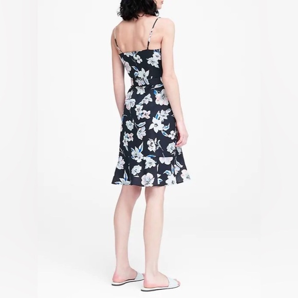 Banana Republic Linen Cotton Ruffle Wrap Dress Navy Floral Sz 4 - Picture 3 of 14